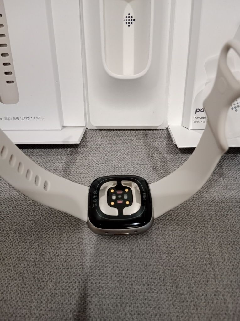 Смарт-годинник Fitbit Sense 2 Lunar White/Platinum (FB521SRWT)