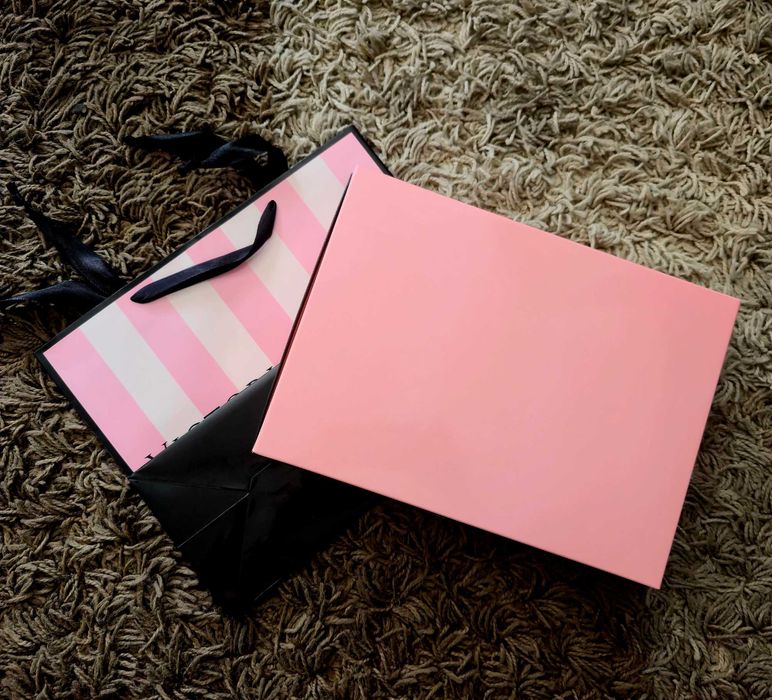 Papirowa torebka Victoria’s Secret rozmiar L i pudełko rozmiar M