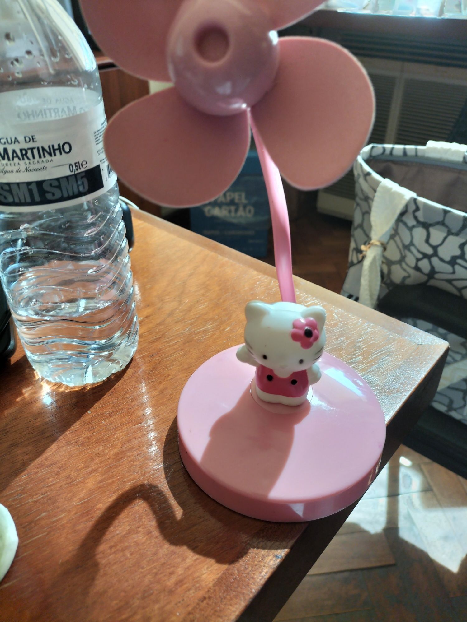 Ventoinha da hello Kitty e boneco de porcelana biscuit