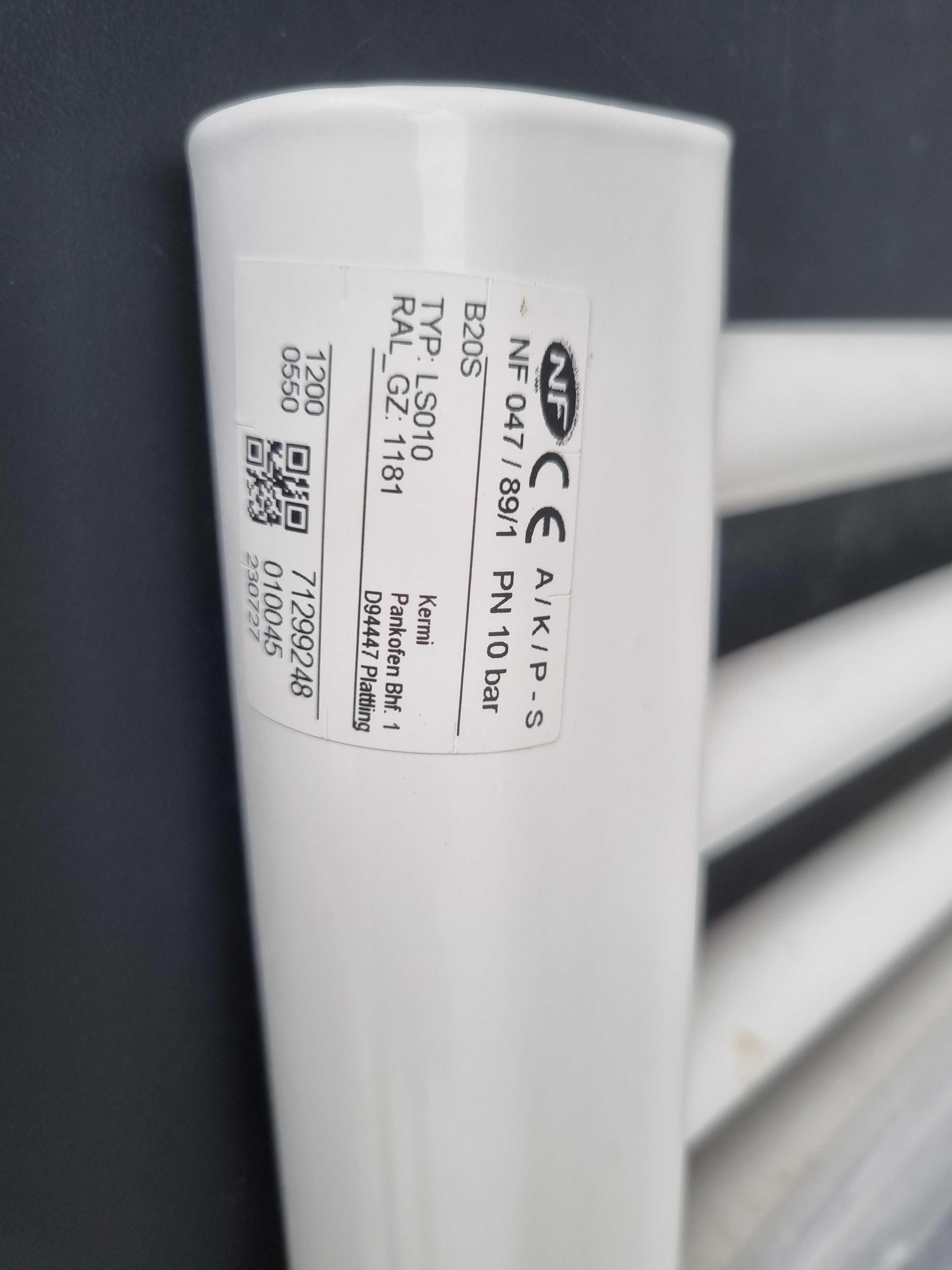 Grzejnik łazienkowy  122 x 55 biały drabinka 460W