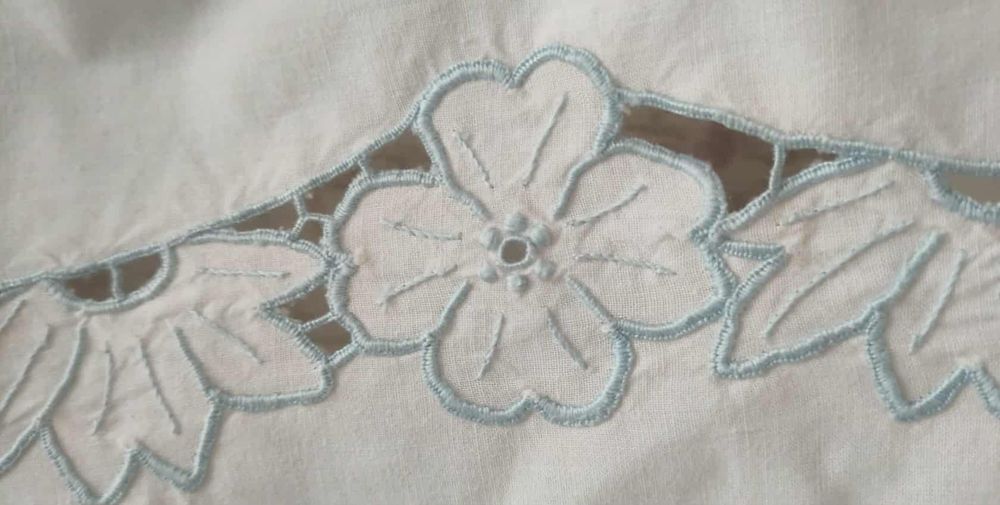 Toalha de mesa de bordado madeira