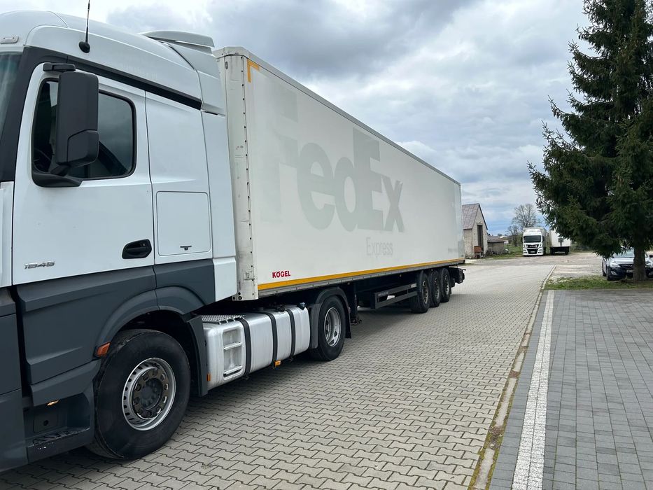 Kögel SPKH24  Naczepa ciężarowa KOEGEL SPKH24, 3 - osie izoterma