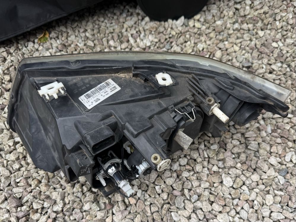 Lampa Reflektor prawa BMW E90 E91 LIFT LCI H7 PRAWY RINGI