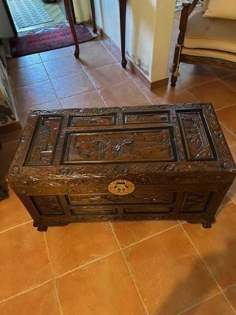 Arca de Cânfora Trabalhada