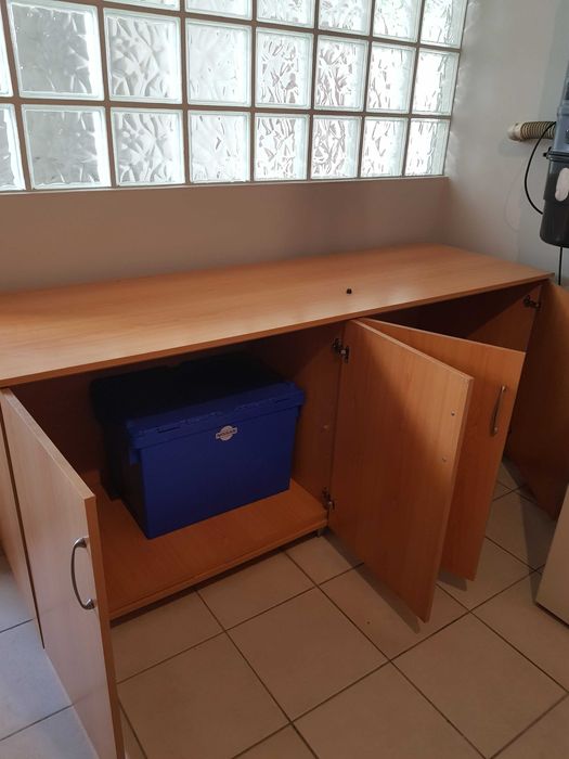 2 Moveis de arrumação simples e em bom estado