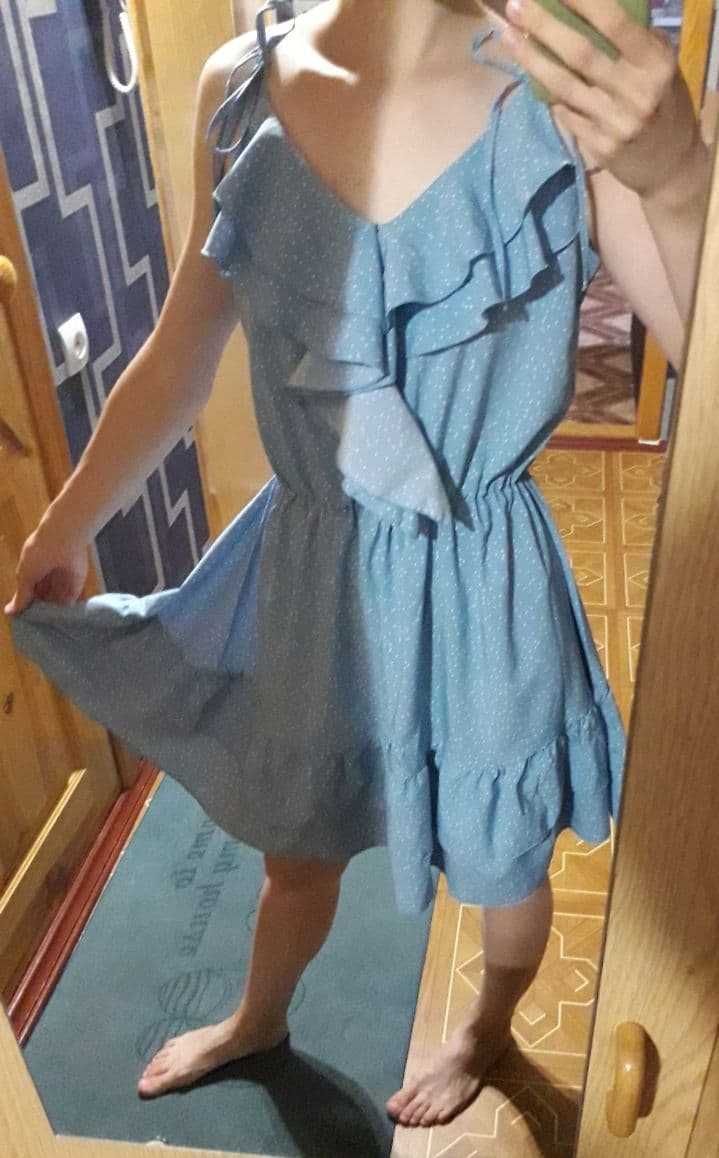 Красива літня сукня блакитного кольору