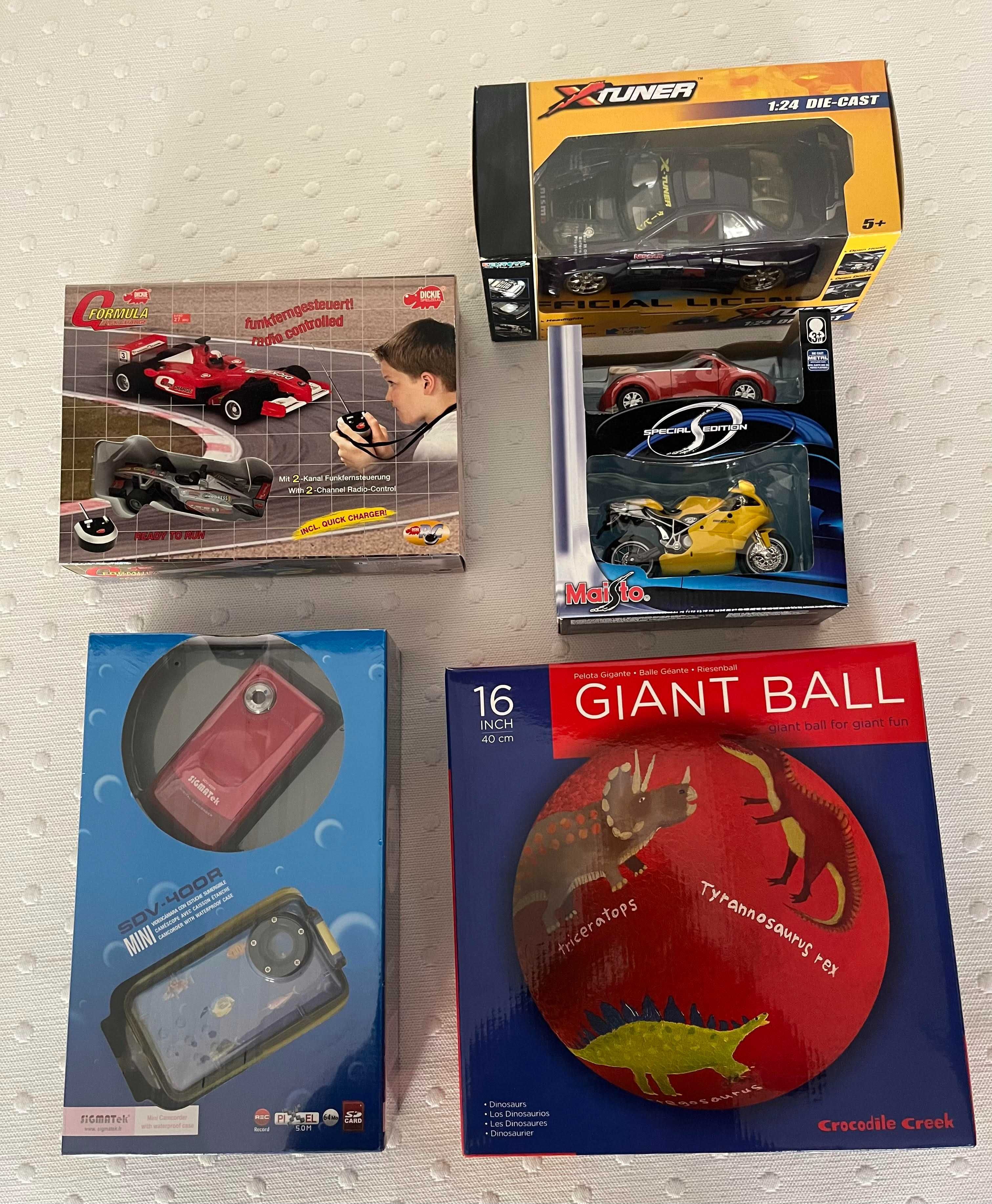 Brinquedos variados