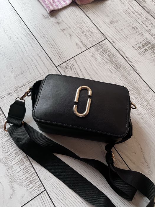 Жіноча чорна сумочка