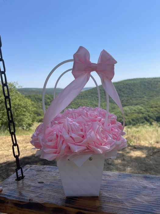 Букетик з атласної стрічки