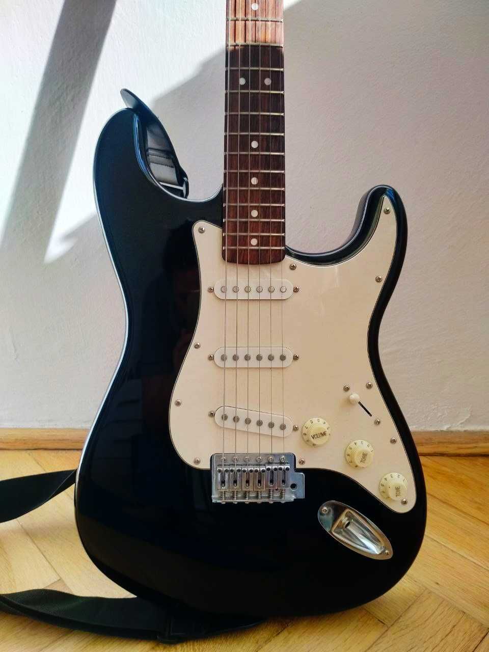 Gitara elektryczna Squier by Fender typ Stratocaster + pokrowiec