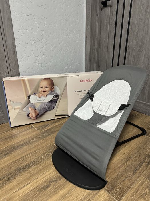 Шезлонг BabyBjorn + дуга в подарунок