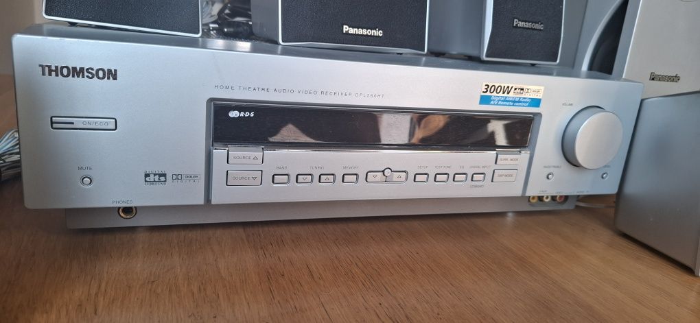 Amplituner 300W z zestawem głośników do kina domowego