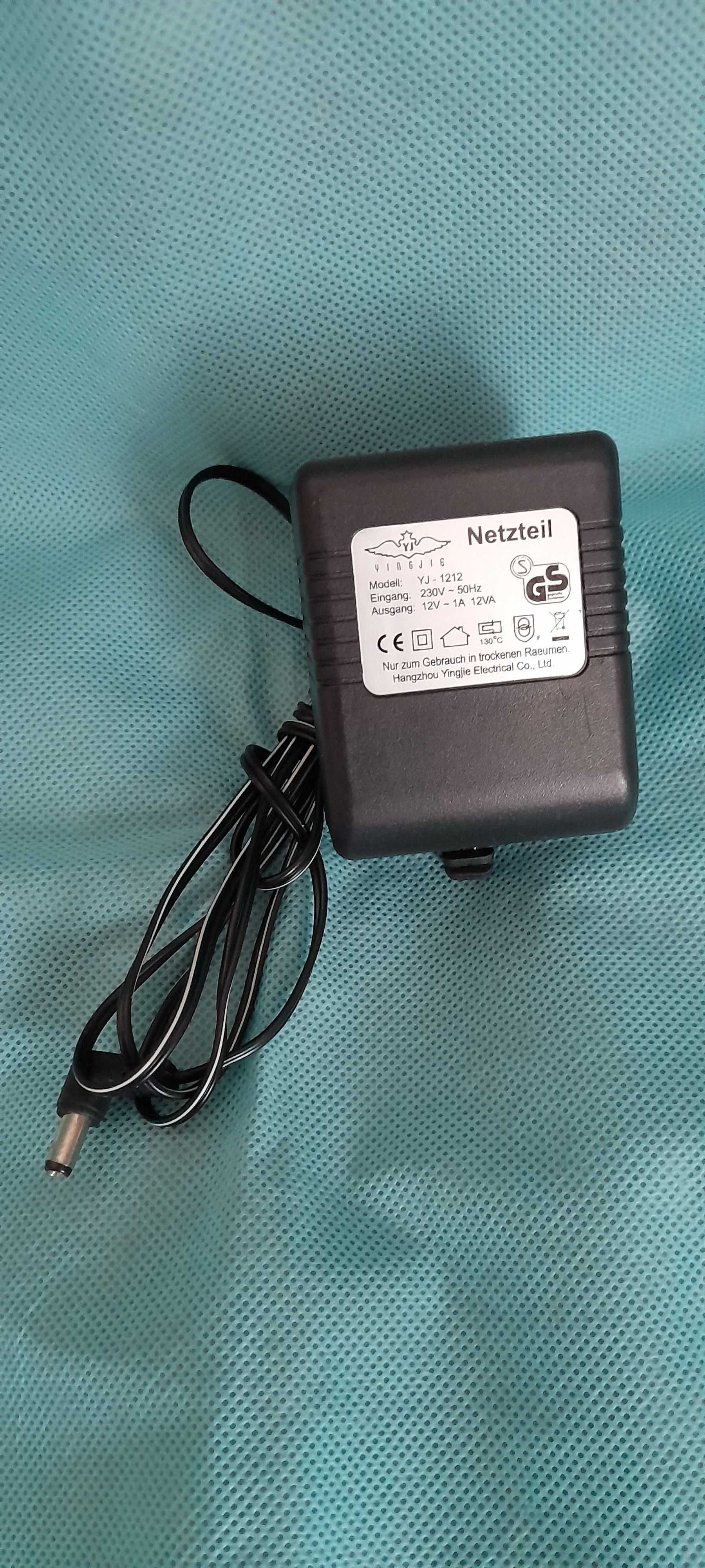 Zasilacz 12 V, 1 A