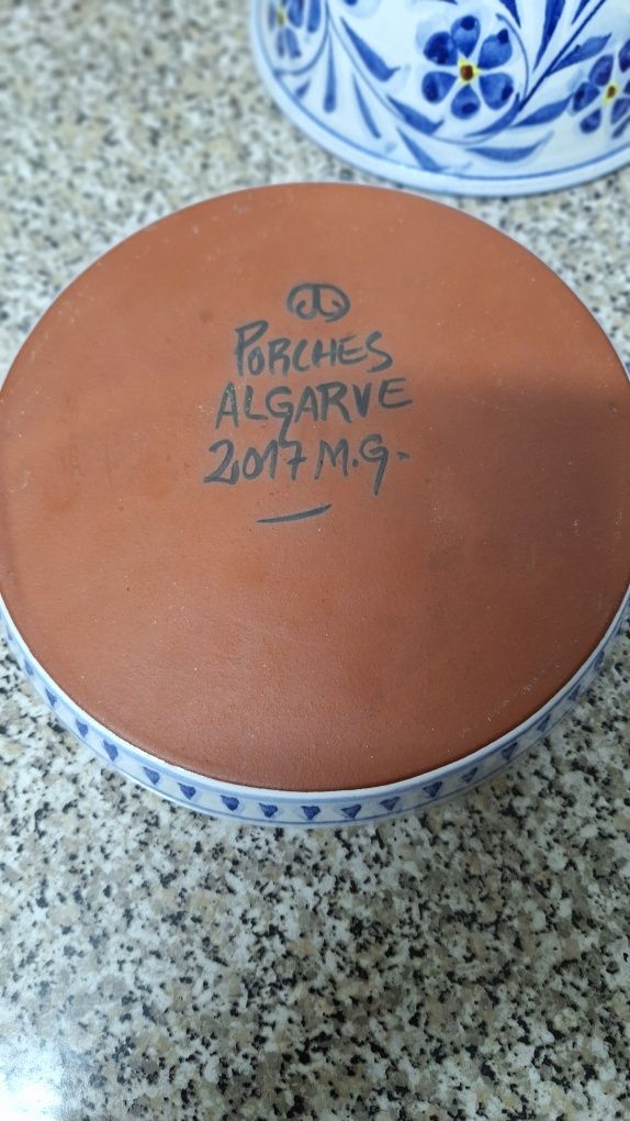 Peça de loiça em bom estado.