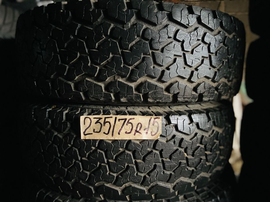 Шини Р 15 235/75,  болото,М/Т ,комплекти,пари.