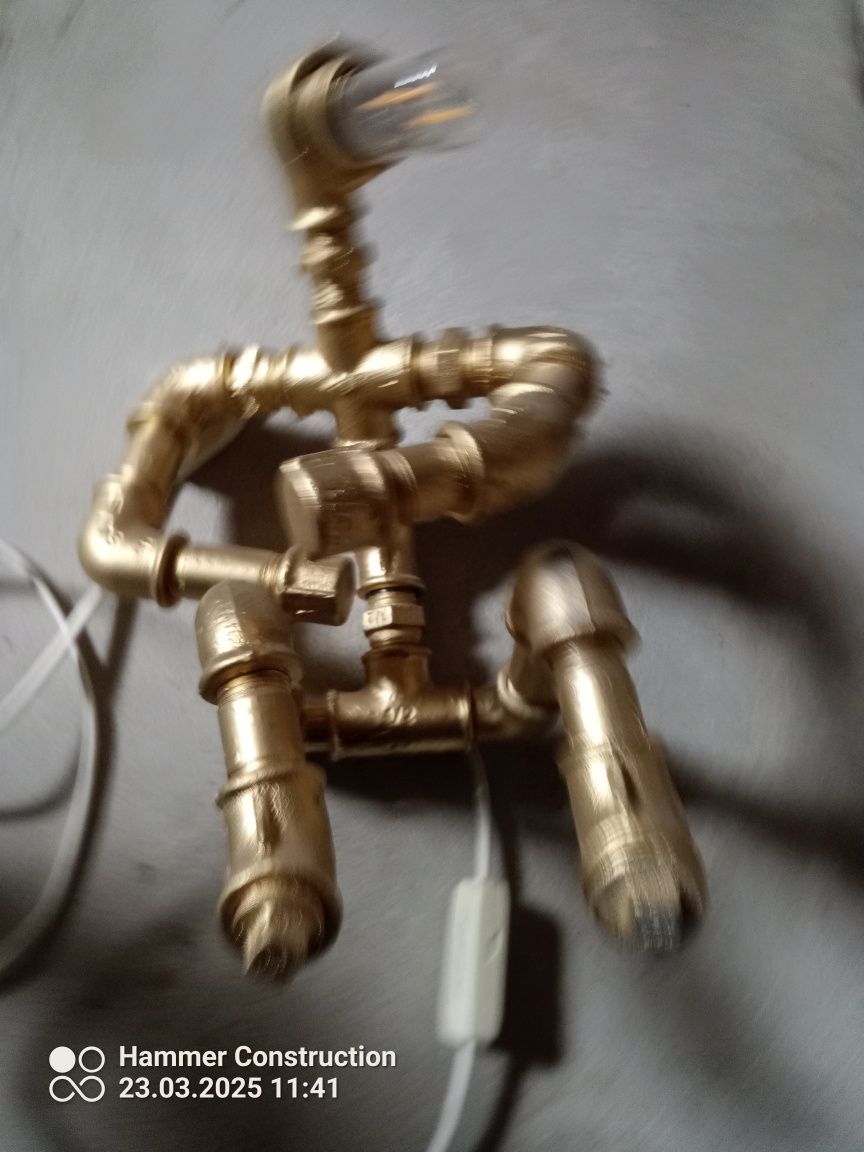Lampka lampa z elementów krztałtek hydraulicznych
