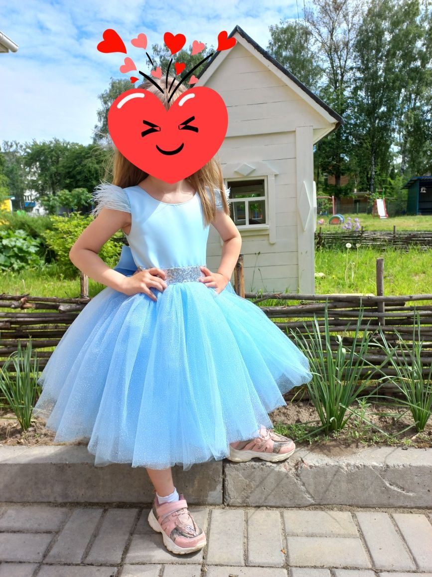 Святкова сукня, ніжно блакитного кольору