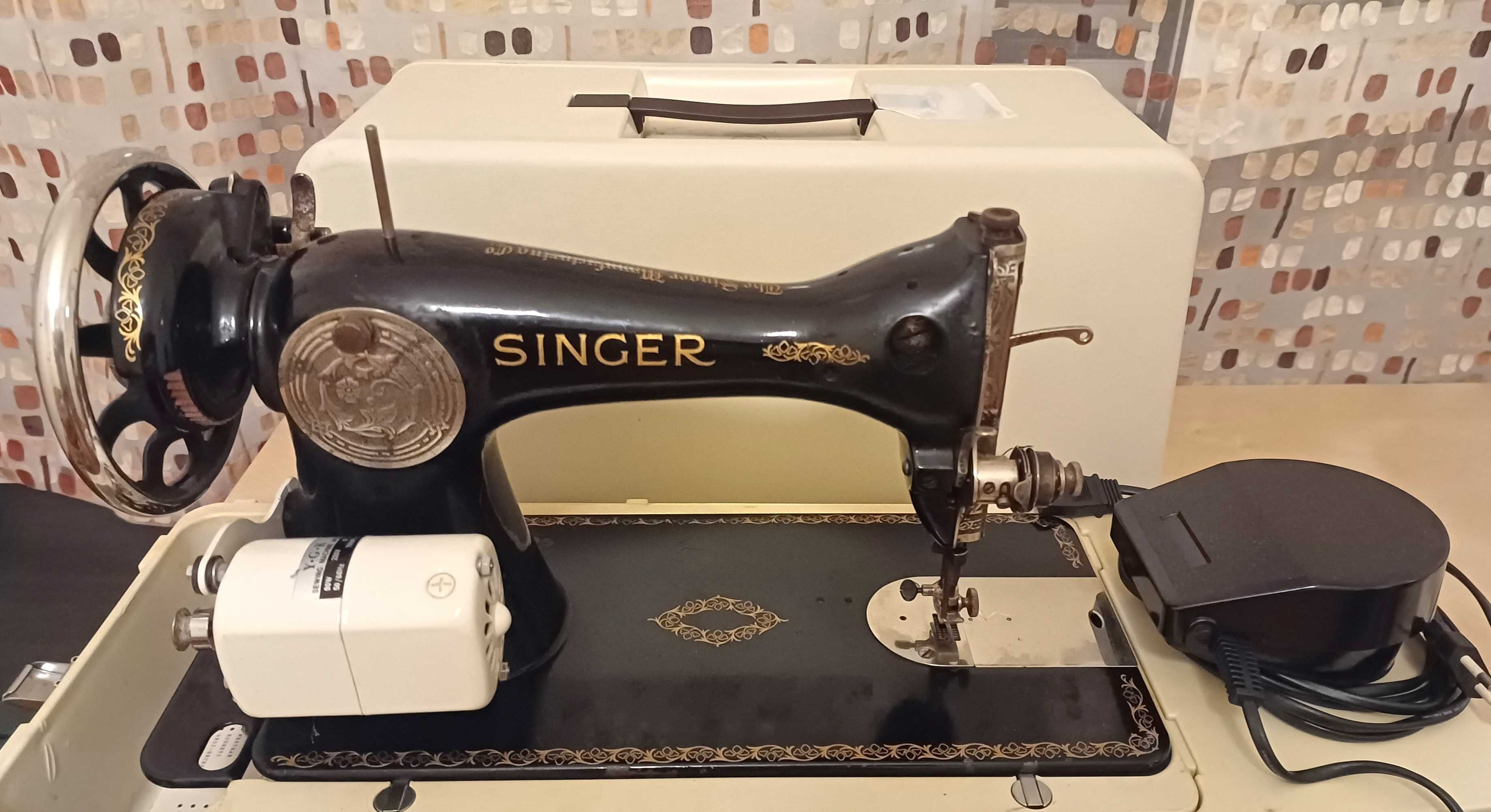 Máquina costura Singer (portátil com pedal eléctrico)