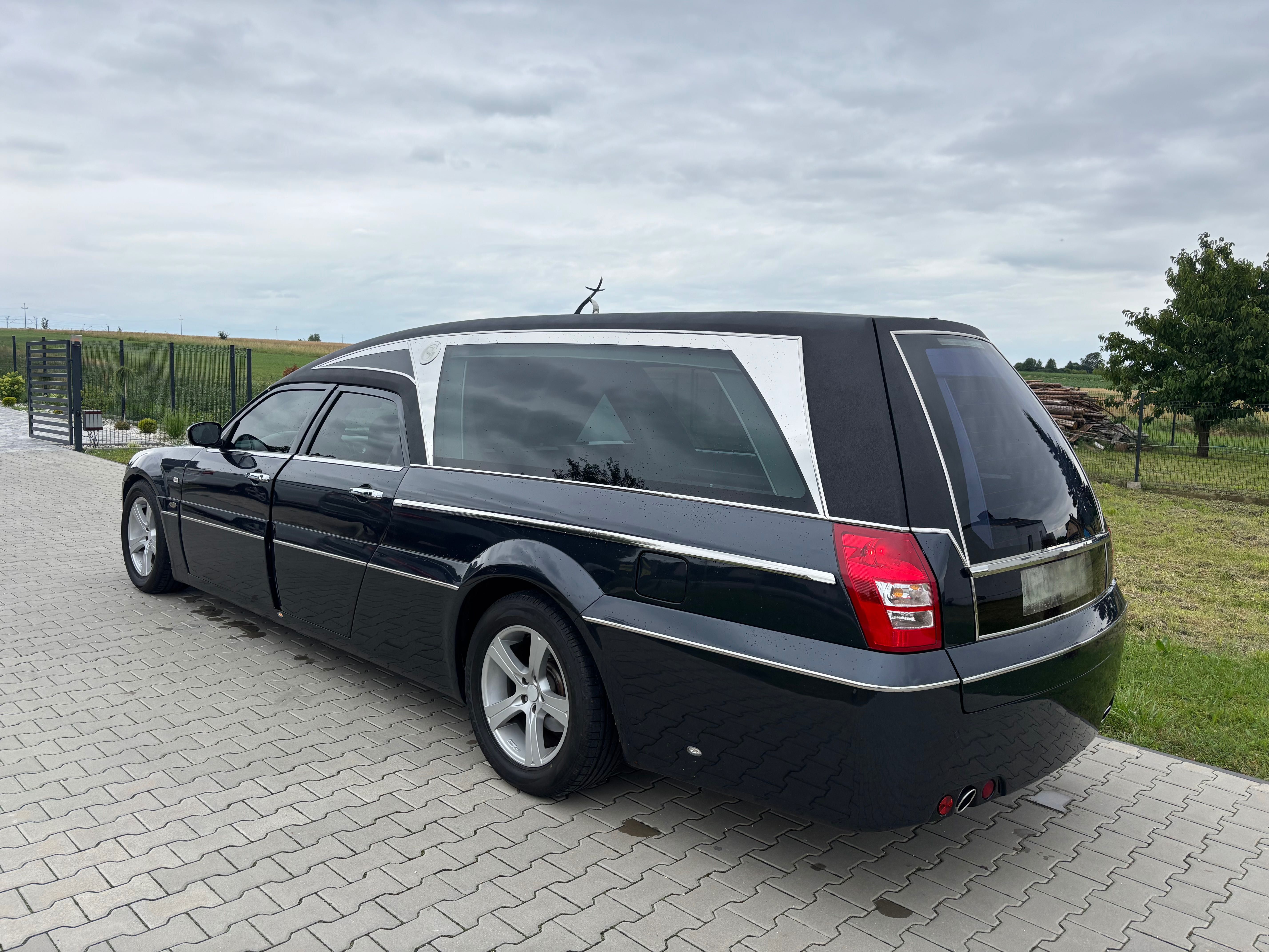Karawan Pogrzebowy Chrysler 300C Intercar
