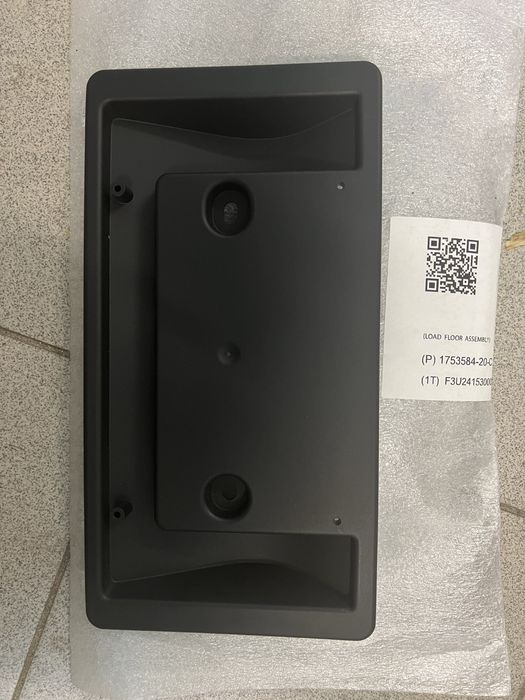 Подіум переднього номера USA Tesla model 3 2024 Highland