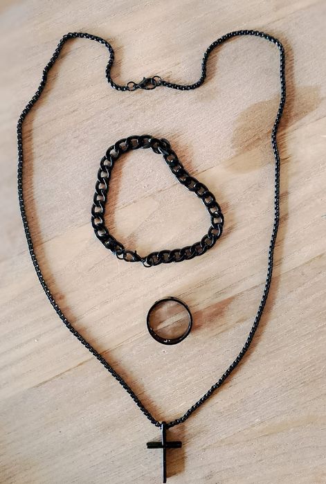 Stylowy czarny zestaw - naszyjnik z krzyżem, bransoletka, pierścień