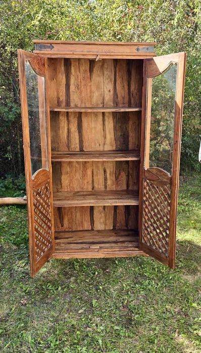 Kolonialna witryna, szafka. Kredens rustykalny
