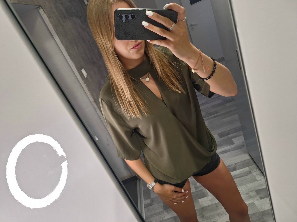 Khaki bluzka z chokerem