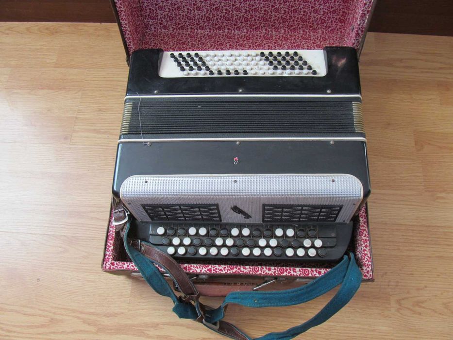 Stary Akordeon guzikowy,grający