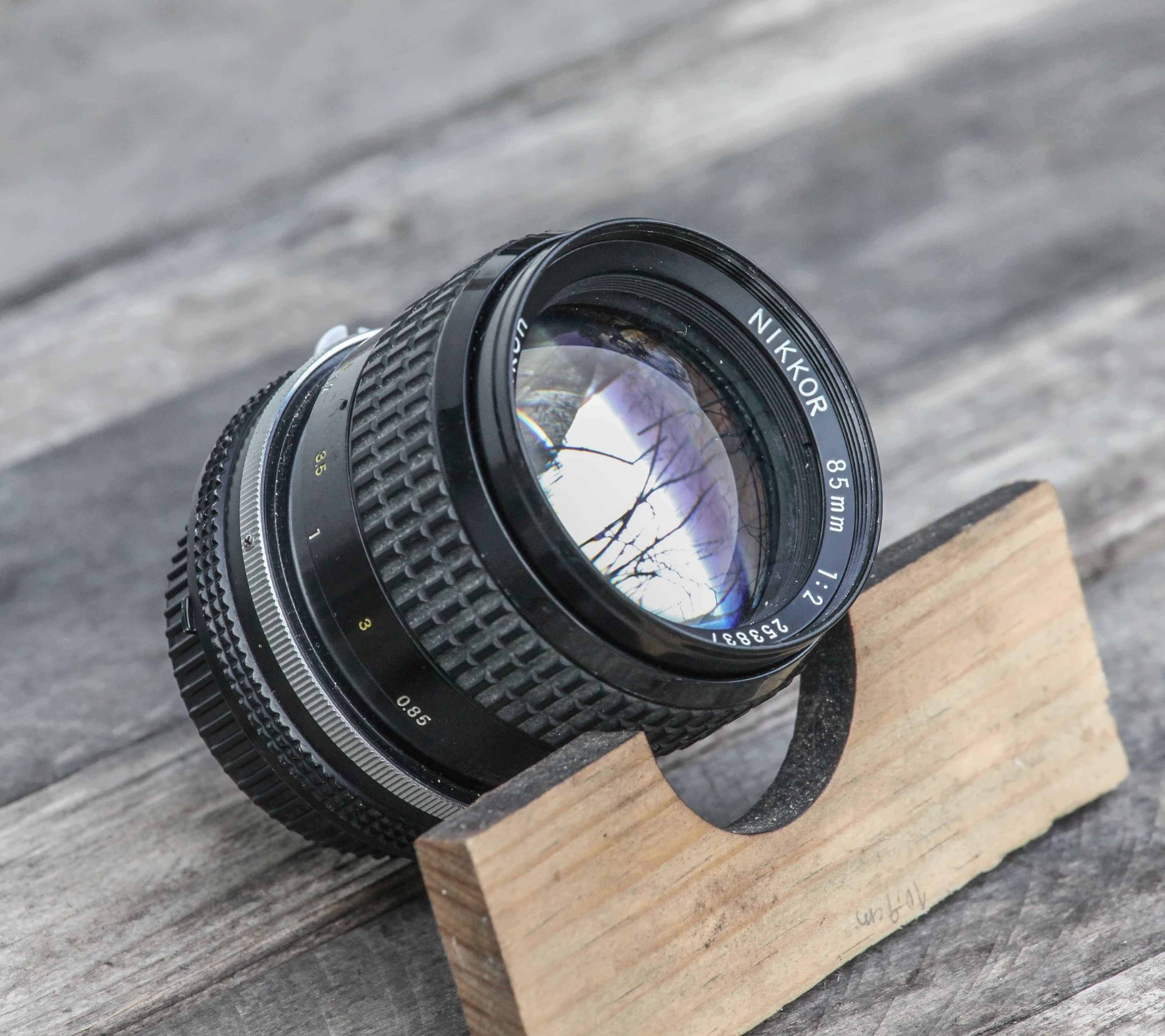 Nikon Nikkor 85mm F: 2