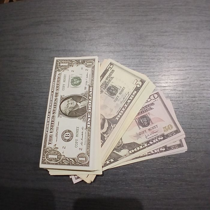 Сувенірні купюри доларів