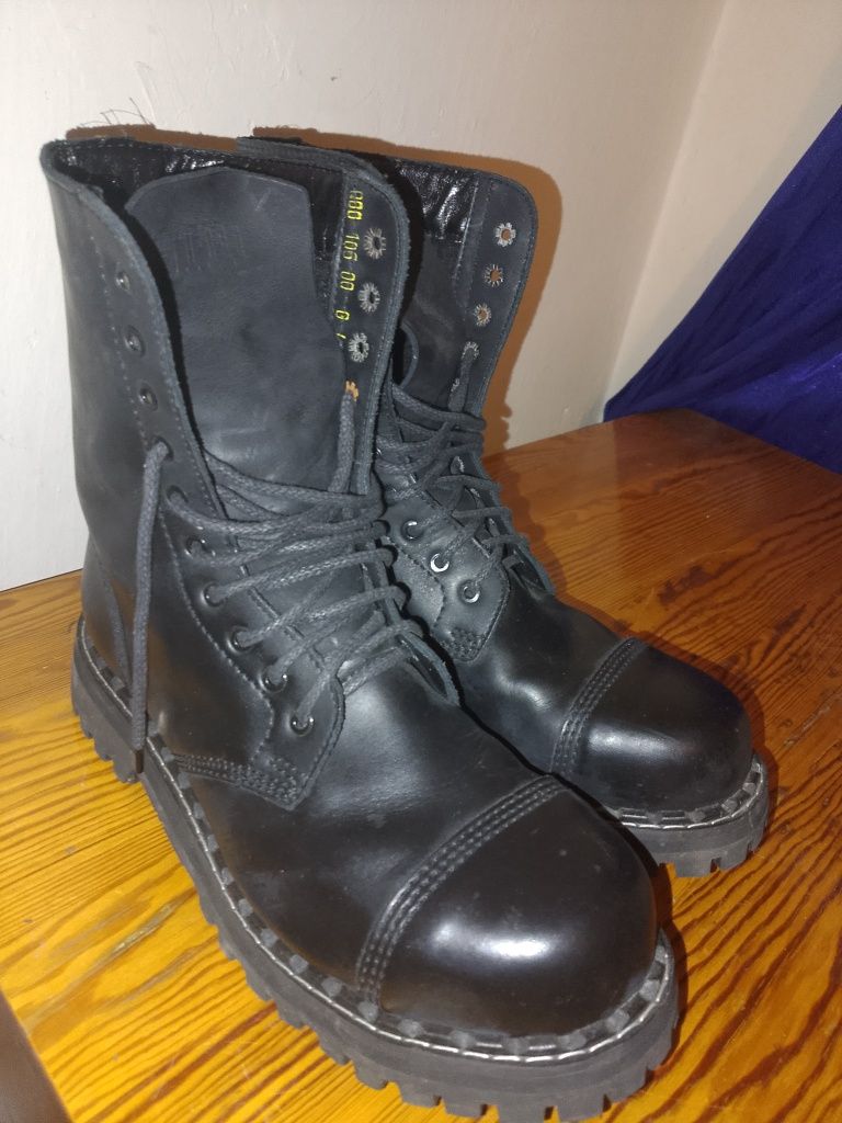 skórzane buty glany