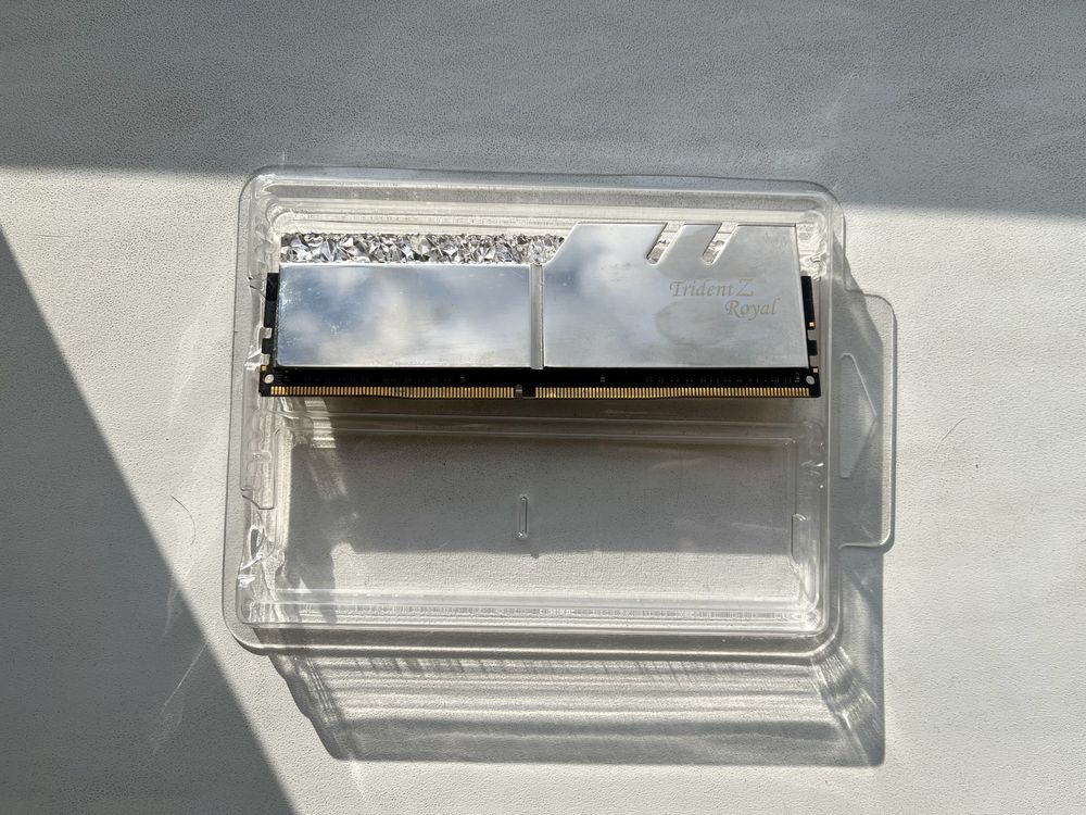 Памʼять G.Skill 16 GB DDR4 3600 MHz Trident Z Royal