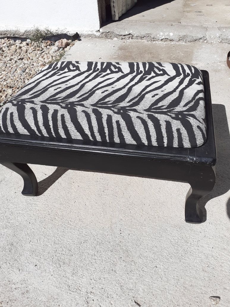 Puff rectangular em madeira e tecido  75x40 cm cor preto e branco