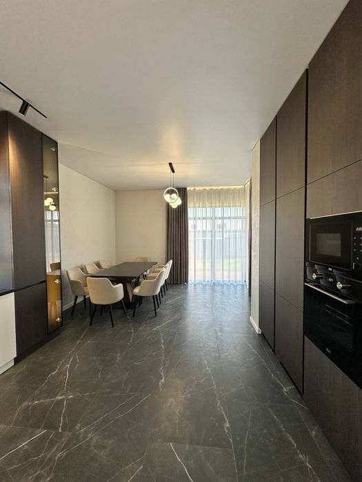 Будинок з новим дизайнерським ремонтом у Стоянці, 8 соток, 165 м2