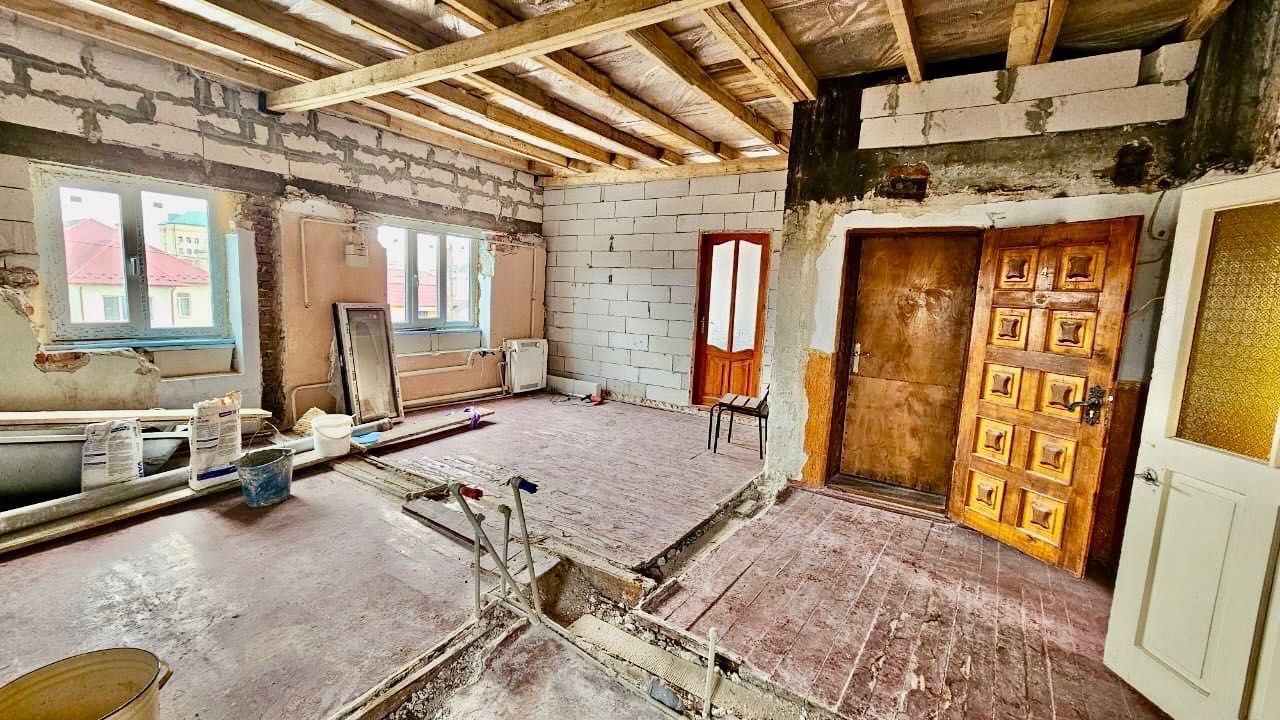 Продається 2-кімнатна квартира. Чортків
