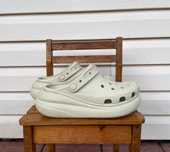 Crocs classic crush clog,
крокси на платформі беж,
сабо, шльопки