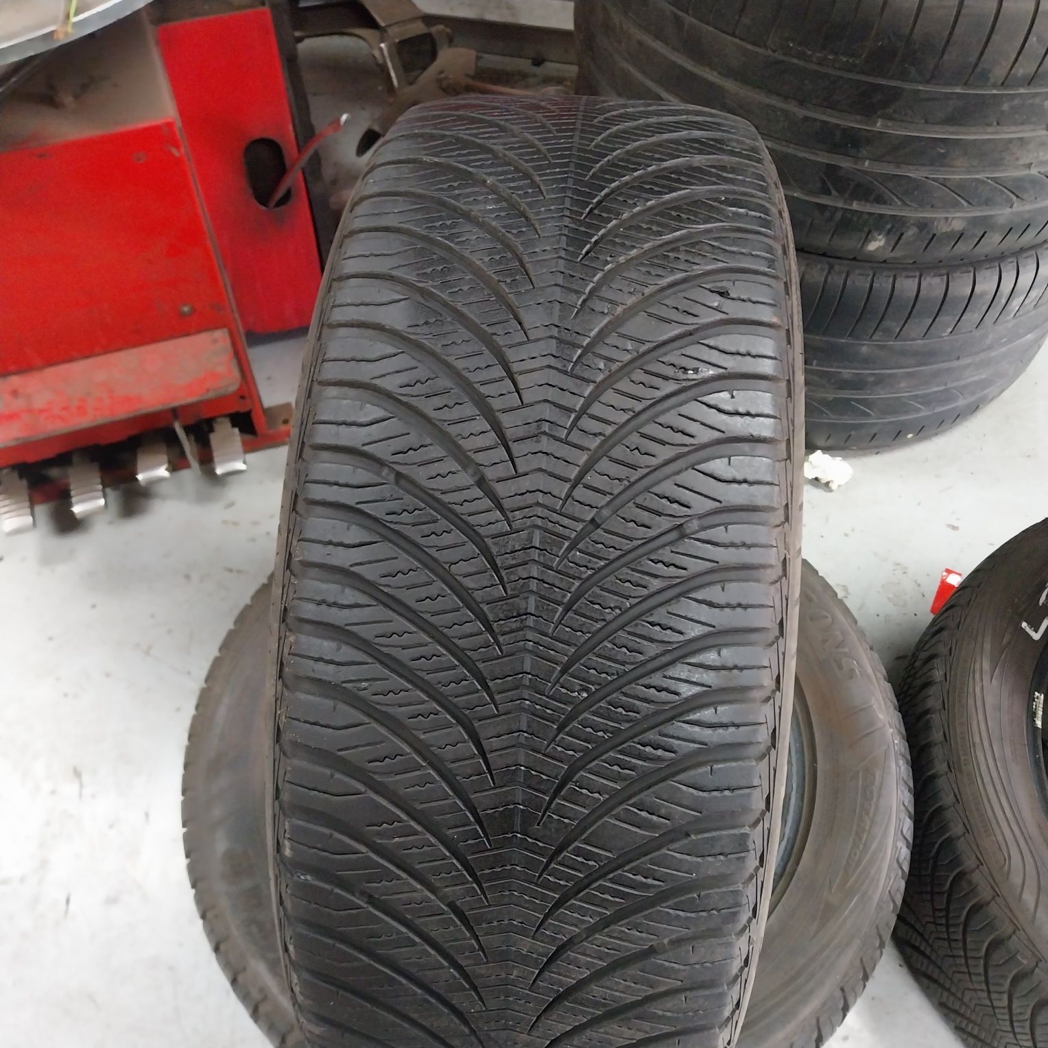 Opony Całoroczne Goodyear 225/55R17 97V