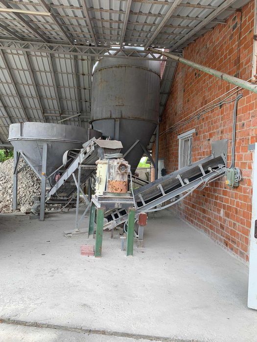 Автоматизована лінія з виробництва товарів методом гіперпресування.