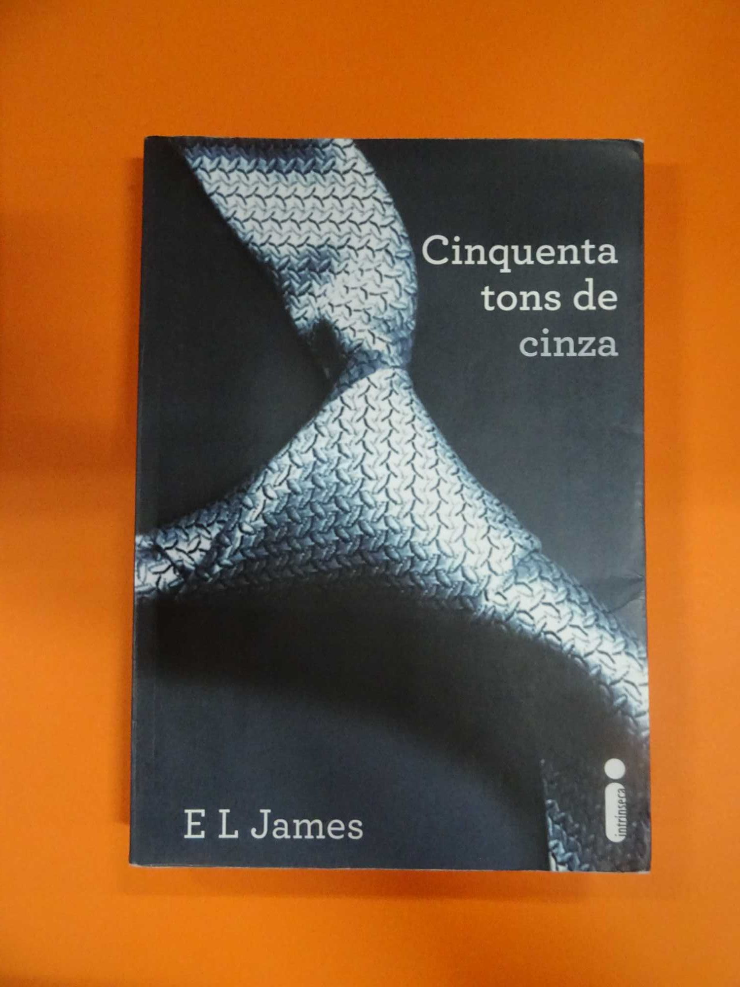 Cinquenta tons de cinza - E. L. James