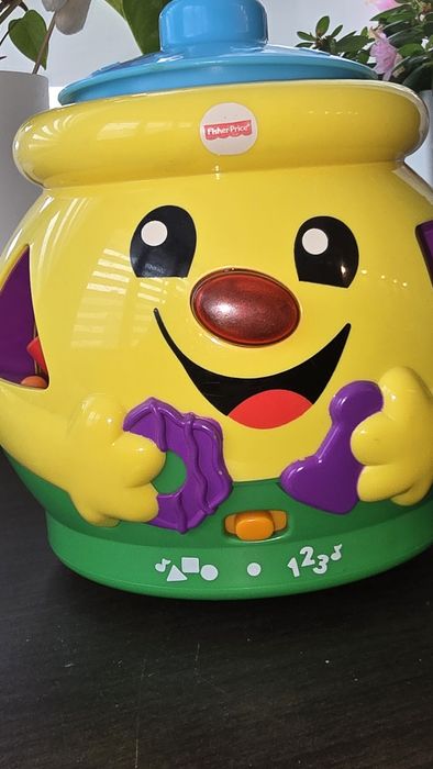 Garnuszek na klocuszek, muzyczny kubeczek fisher price