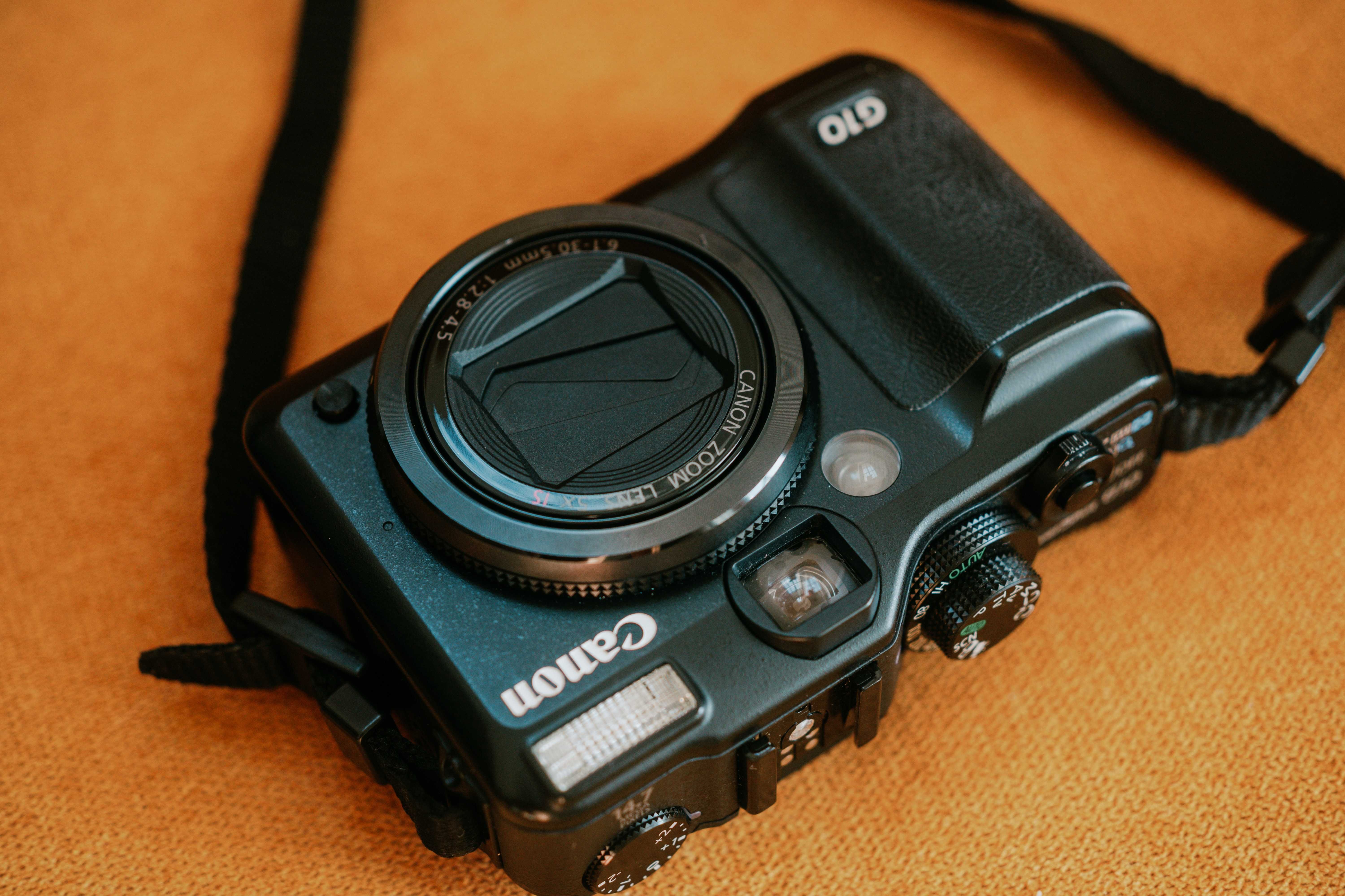 Canon Powershot G10 - sensor CCD