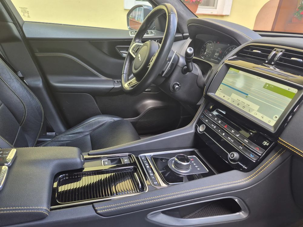 Jaguar F-Pace Jaguar F-Pace 2.0 i4P AWD 300 Sport. 300 KM!!!