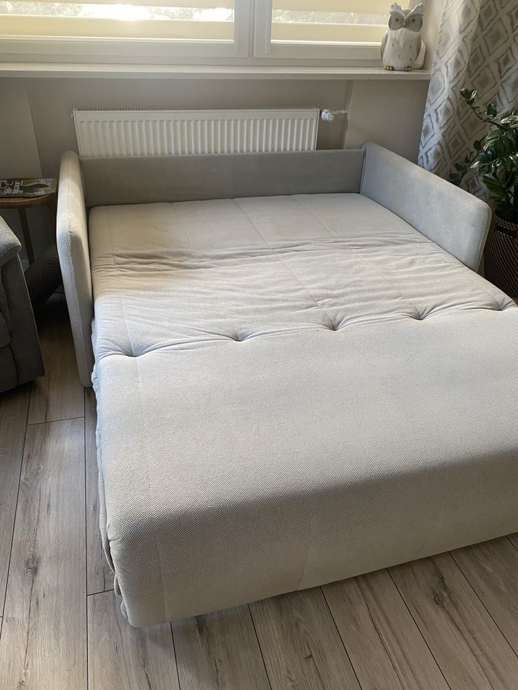 Sofa rozkładana z funkcja codziennego spania.
