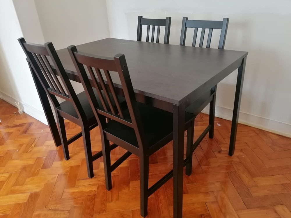 Mesa extensível e 6 cadeiras