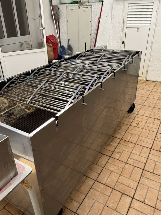 Churrasqueira grelhador rotativo a carvao para frango entrecosto