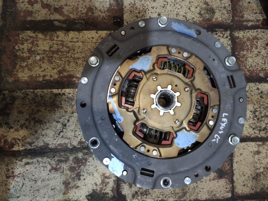 Демпфер Lexus CT200h  3127047040