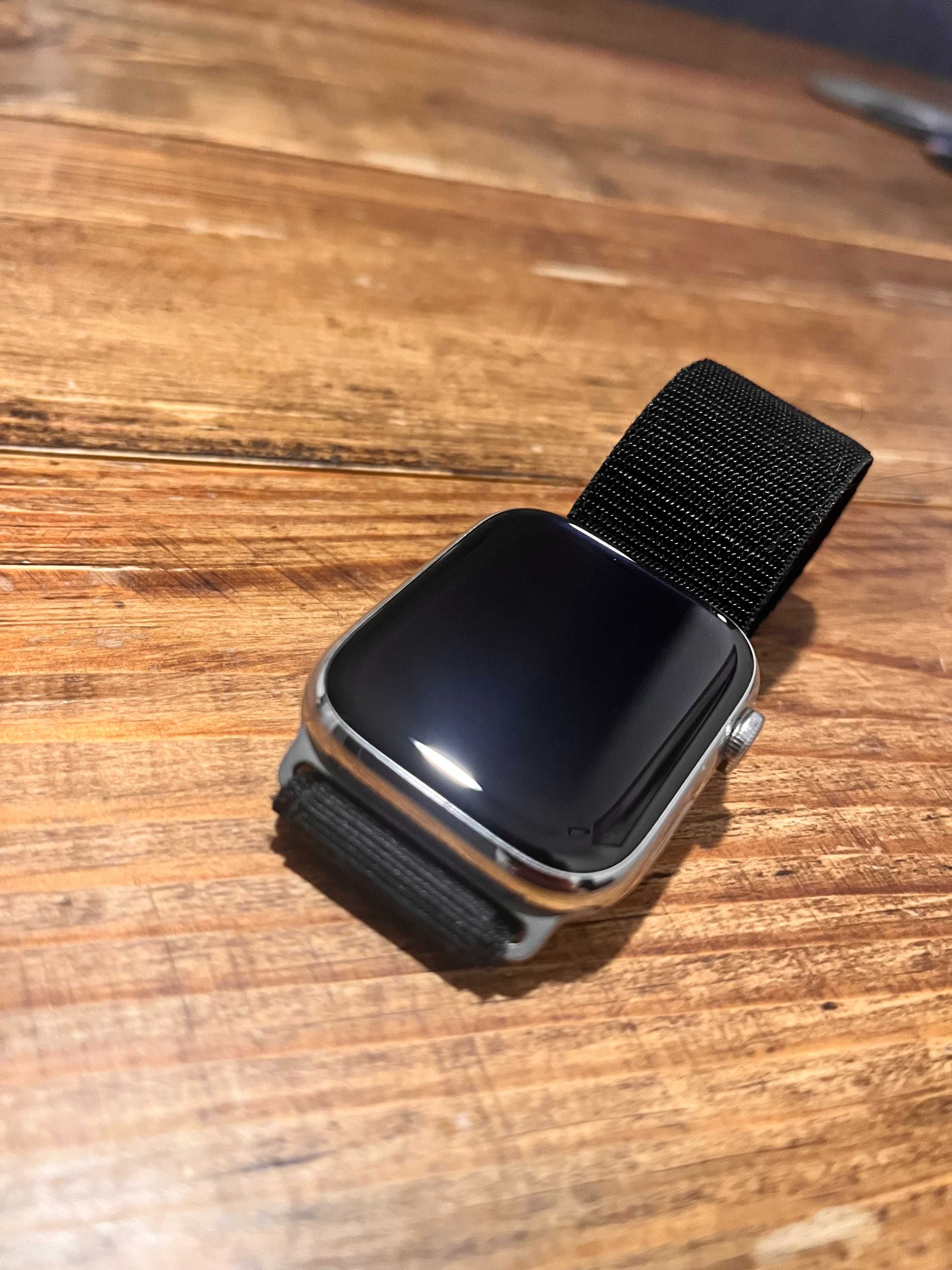 Apple Watch 8 series (GPS + Cellular) ze stali nierdzewnej
