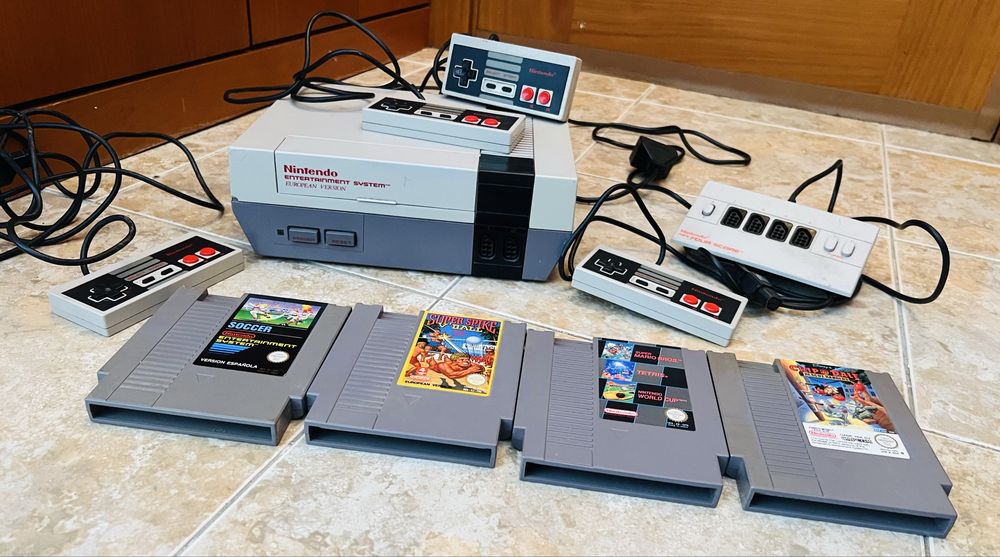 Nintendo NES + 5 jogos clássicos + comandos – Retro gaming