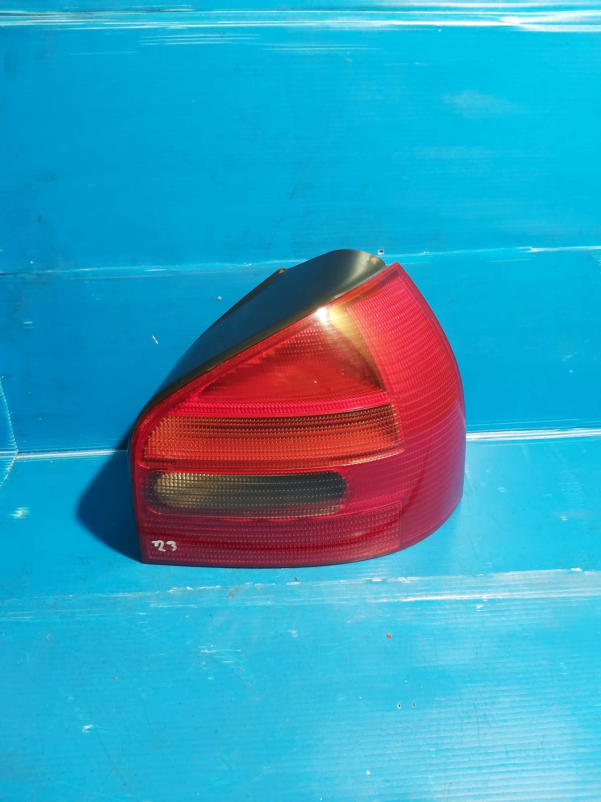 Lampa prawa prawy tył tylna Audi A3 8L nr.mag 219LT