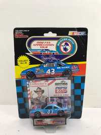 Модели nascar 1:64  richard petty